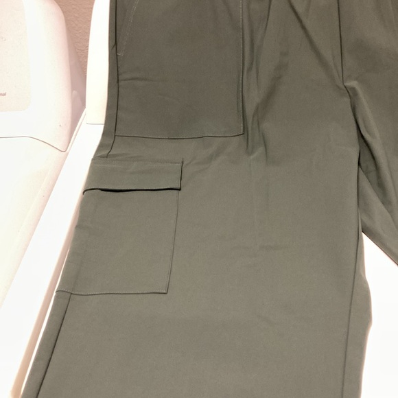 💚💚 HIGH WAISTED SLEEK TECH CARGO ANKLE PANTS 💚💚 - Picture 5 of 8